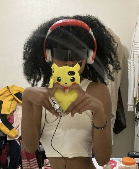 Wearing Headphones, Haikou, Swag Girl Style, Girl Swag, Discord Server, Cute Selfie Ideas, Pretty Selfies, Girl Icons, Black People