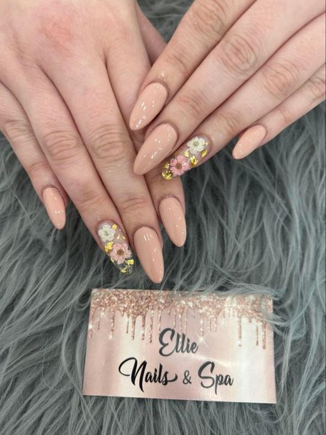 Nail Design Gold, Accent Nail Designs, Accent Nail, Accent Nails, Gold Flakes, Classy Nails, Spring Nails, Nail Design, Denver