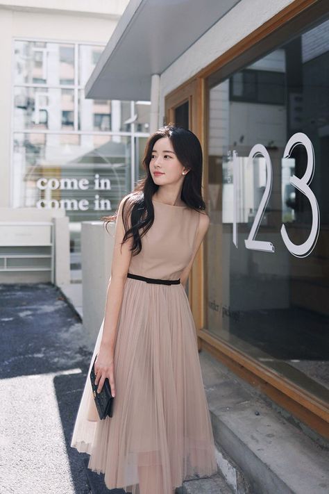 Korean Dress Casual Simple, Korean Style Dress Casual, Korean Dresses Aesthetic, Dress Outfits Korean Style, Korea Dress Outfits, Korean Dress Outfit Casual, Formal Dress For Women Classy, Korean Cute Dress Outfit, Korean Fashion Dress Formal