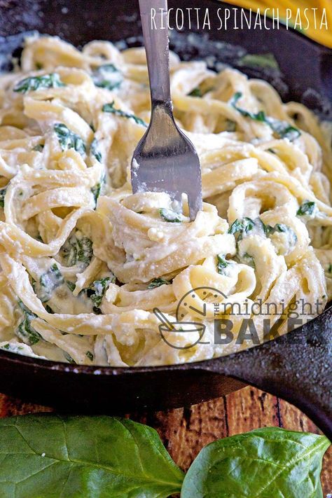 Recipe Using Ricotta, Spinach Ricotta Pasta, Ricotta Sauce, Ricotta Spinach, Ricotta Cheese Recipes, Pasta Side Dishes, Ricotta Recipes, Pasta Sides, Spinach Ricotta