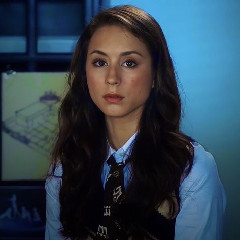 Torian Bellisario, Spencer Pll, Pretty Little Liars Spencer, Pll Cast, Character Icons, Spencer Hastings, Enola Holmes, Brunettes, Pretty Little Liars