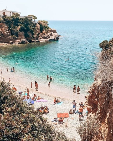 Want to know Athens’ best-kept secret? They’re sandy and salty and you can find them all the way along the coast, just a short drive from the centre. Welcome to the beaches of the Athens Riviera. ⁠ 📍 Althea beach⁠ ⁠ 📷 @dimitra_arap #Athensriviera #athens #traveltogreece #islandhopping #greekislands #summer #greekvacations #traveltogreece #greekescapes Athens Greece Beaches, Athens Beach, Cavo Tagoo Mykonos, Athens Riviera, Mykonos Beaches, Greece Pictures, Athens City, Mykonos Hotels, Greece Beach