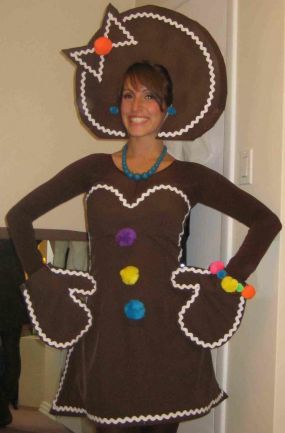 Gingerbread Girl Costume...  I have to figure out a costume for the youth group Christmas party this sunday... I think it's gonna be something like this! Karneval Kostum, Christmas Costume Ideas, Gingerbread Man Costumes, Adult Halloween Party Decorations, Diy Christmas Outfit, Christmas Costumes Women, Idea Man, Shrek Costume, Xmas Costumes