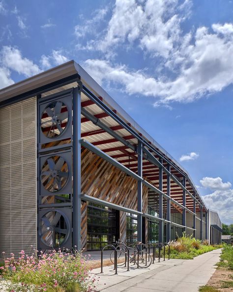 Warehouse Architecture, Outdoor Panels, Office Images, Warehouse Design, Old Warehouse, Industrial Building, Industrial Warehouse, Clerestory Windows, Recycling Center