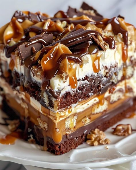 Turtle Poke Cake Recipe, Chocolate Caramel Poke Cake, Turtle Poke Cake, Turtle Dessert, Angel Food Cake Desserts, Turtle Cake, Caramel Desserts, Box Chocolate, Poke Cake Recipes