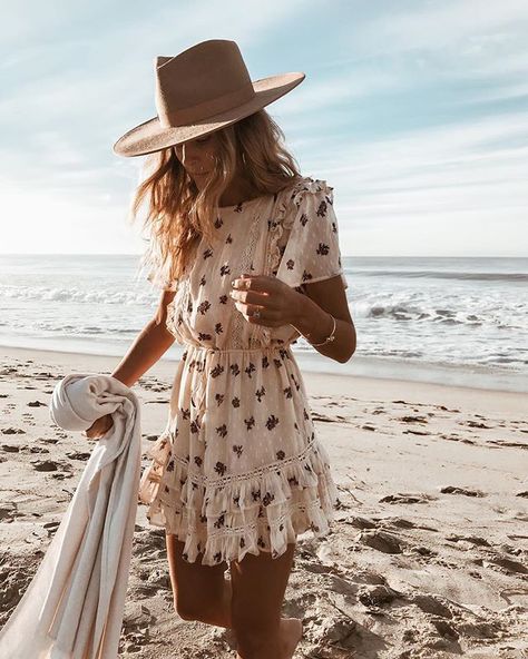 lindsay marcella on Instagram: “I just want to be barefoot on the beach wearing @cleobella dresses f-o-r-e-v-e-r 😍💓🙌🏼🤤” The Beach People, Emerging Designers Fashion, Lack Of Color, Beachwear Fashion, Bohemian Rhapsody, Outfits With Hats, Newport Beach, Spring Summer Outfits, Street Style Women