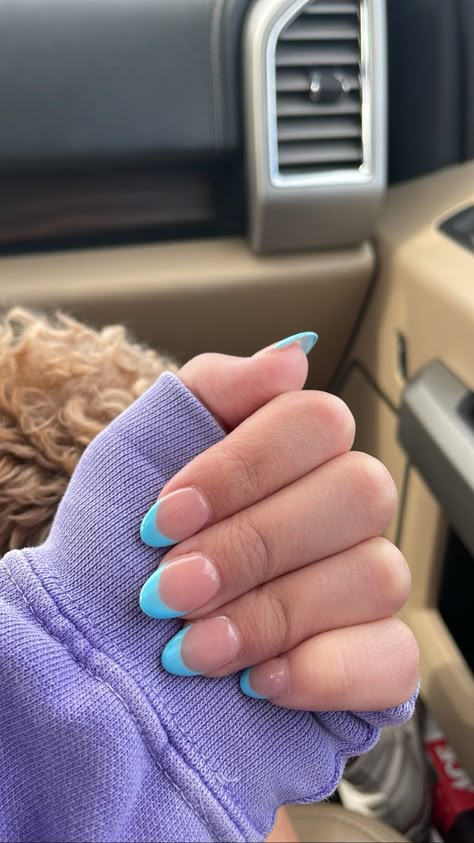 Cute Nails For Summer Blue, Acrylic Nail Blue French Tip, Light Blue French Tip Nails Round, French Tip Acrylic Nails Color, Short Acrylic Blue French Tip, Rounded Blue French Tip Nails, Bright Blue French Tip Nails, French Tip Nails Blue, Light Blue French Tip 1.5