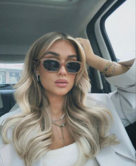 Balayage With Bangs, Balayage For Dark Brown Hair, Dark Brown Hair Rich, Soft Healthy Hair, Sunday Ideas, Blonde Hair Inspiration, Blonde Hair Looks, Hair Color And Cut, Hair Inspo Color