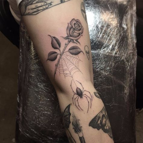 Spider Rose Tattoo, Ruby Quilter, Spider Web Tattoos, Praying Hands Tattoo, Spiderman Tattoo, Spider Web Tattoo, Traditional Style Tattoo, Web Tattoo, Elbow Tattoos