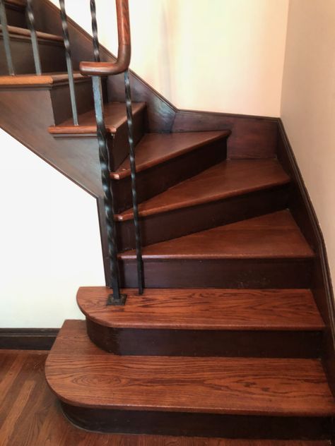 Love the way this staircase turns around corner Stairs With Turn At End, Stairs That Turn A Corner, Turning Staircase Ideas, Stairs Turning Corner, Staircase Shapes, Turning Staircase, L Shaped Staircase, Open Stairs In Living Room, Corner Staircase