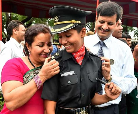 Chennai: A cadet with her parents after a passing out parade at Officers Training Academy in Chennai on Saturday. PTI Photo (PTI9_13_2014_000073b) Cds Ota Women, Officers Training Academy Chennai, Officer Training Academy, Afmc Motivation, Ota Chennai, Army Women Quotes, Defence Quotes, Army Parents, Inspirational Videos For Students