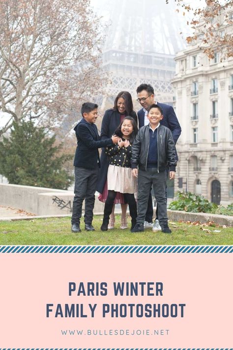 Paris Winter family photoshoot | Bulles de joie Photographie Paris Family Photo Shoot Winter, Paris Winter Photoshoot, Family Photos In Paris, Paris Family Photo Shoot, Paris Style Winter, Photoshoot Looks, Winter Family Photoshoot, Family Photo Outfits Winter, Photoshoot Winter