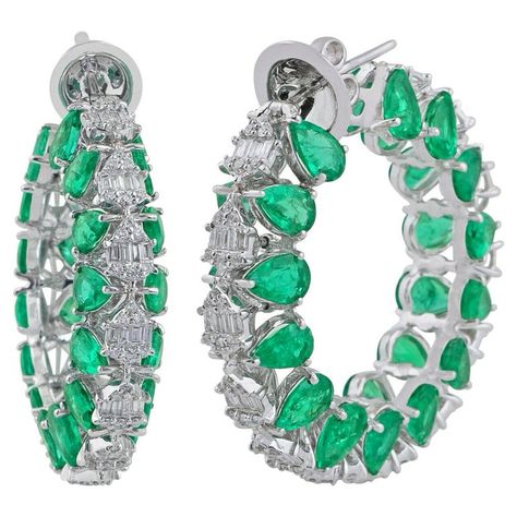 Check out this item from 1stdibs! 17.90 Carats Zambian Emerald Diamond 14 Karat Gold Hoop Earrings: https://www.1stdibs.com/id-j_14081912 Kelly Rutherford, Gold Diamond Hoop Earrings, Diamond Choker Necklace, Jewellery Design Sketches, Gemstone Hoop Earrings, Zambian Emerald, Emerald Earrings, Diamond Hoop Earrings, Gorgeous Jewelry