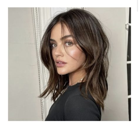 Collarbone Length Hair, Face Framing Hair, Medium Layered Haircuts, Medium Layered Hair, Short Hair Trends, Lob Hairstyle, Lob Haircut, Medium Long Hair, Haircuts For Fine Hair