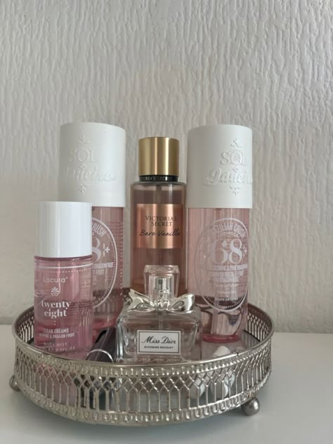 Classy Perfume, Profumo Victoria Secret, Koleksi Makeup, Koleksi Parfum, Perfume Organizer, Stile Blair Waldorf, Perfume Organization, Organizer Ideas, Dior Perfume