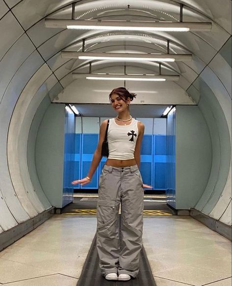 Rate This Cargo pants outfit From ⭐1~10. SAVE & FOLLOW i will update everyweek. Versona Clothes Outfits, Crop Top Mujer Moda, Showy Outfit, Crop Top Mujer, Gorpcore Outfit, Outfit Inspo Baggy, Y2k Winter Outfits, Gorpcore Fashion, Subversive Fashion