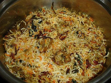 Hyderabadi Biryani Recipe, Mutton Dum Biryani, Hyderabadi Biryani, Hyderabadi Cuisine, Indian Dinner, Dum Biryani, Chicken Masala, Lentil Stew, Powder Recipe