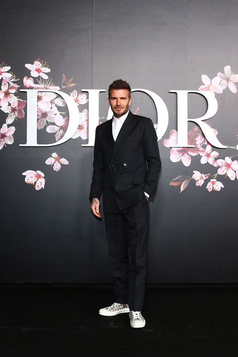 Converse With Suit, Dior Converse, Beckham Suit, David Beckham Suit, David Beckham Photos, David Beckham Style, Suits And Sneakers, Best Mens Fashion, Celebrity Babies