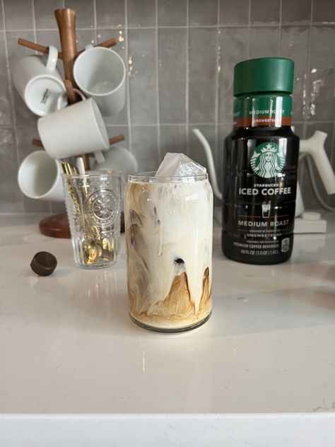 Starbucks Cold Brew At Home, Starbucks Vanilla Cold Brew, Sweet Cream Cold Brew Starbucks, Vanilla Cold Brew Coffee Recipe, Starbucks Vanilla Sweet Cream Cold Brew, Starbucks Vanilla Sweet Cream, Vanilla Sweet Cream Cold Brew, Starbucks Cold Brew Recipes, Starbucks Cold Brew