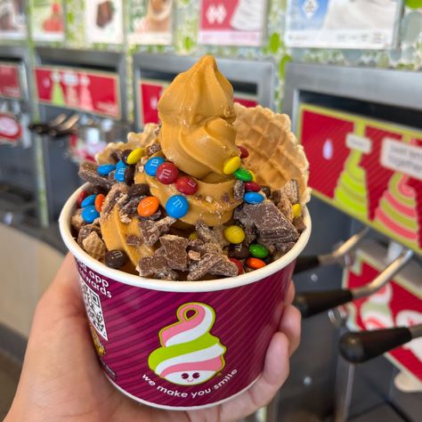 Menchies Frozen Yogurt Ideas, Menchies Frozen Yogurt Aesthetic, Froyo Aesthetics, Sweet Frog Frozen Yogurt, Iced Caramel Latte Recipe, Childhood Meals, Convince Store, Caramel Latte Recipe, Bling Empire