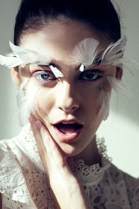 Feather Photoshoot, Feather Makeup, White Feather, Feathers Photoshoot, Feathers Photography, Feather Portrait, Bird Fashion Editorial, Feather Editorial, Lake Portrait