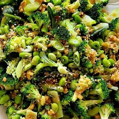 Peanut Broccoli Salad, Peanut Broccoli, Broccoli Edamame, Broccoli Salads, Easy Side Dish, Dinner This Week, Broccoli Salad, Edamame, Easy Salads