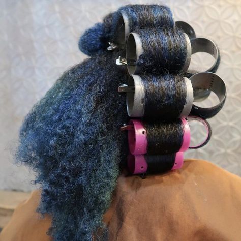 How to Roller Set Natural Hair, According to a Natural Hair Expert Roller Set Natural Hair, Roller Set Hairstyles, Wet Set, Roll Hairstyle, Natural Hair Tutorials, Natural Black Women, Natural Styles, Roller Set, Hair Detangler