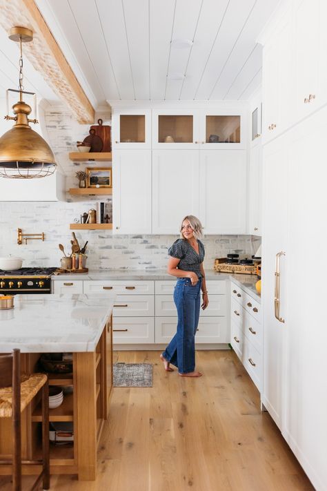 European Cottage Kitchen, Farmhouse Nursery Ideas, Farmhouse Sink Ideas, Modern European Kitchen, Rustic Farmhouse Kitchen Ideas, Modern European Farmhouse, Kitchen European, Rustic House Decor, European Style Kitchen