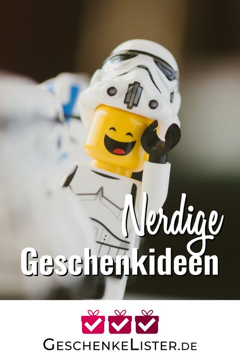 Was kann man einem Nerd schenken? Wir haben für Euch coole und lustige Nerd-Geschenke gesucht, mit denen Du einen interessanten Menschen in Deinem Leben überraschen kannst. Von witzigen Geek-Geschenkideen hin zu originellen Geschenkideen für Nerds findest Du hier viel Inspiration. #nerd #geek #fans #originell #geschenkideen #geschenke #geschenkefinder #nerdgasm #nerdy #geeky Nerd Geek, Donald Duck, Geek Stuff, Disney Characters, Disney, Fictional Characters, Quick Saves