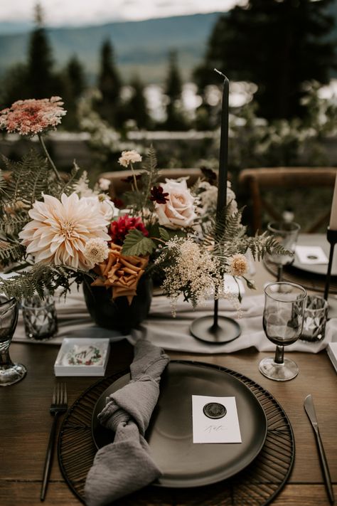 Moody Boho Tablescape, Wedding Table Black Plates, Moody Wedding Centerpieces Diy, Moody Tablescape Dinner Party, Black Tablescape Dinner Parties, Dark Moody Tablescape, Moody Party Decor, Moody Bridal Shower Ideas, Dark Dinner Party