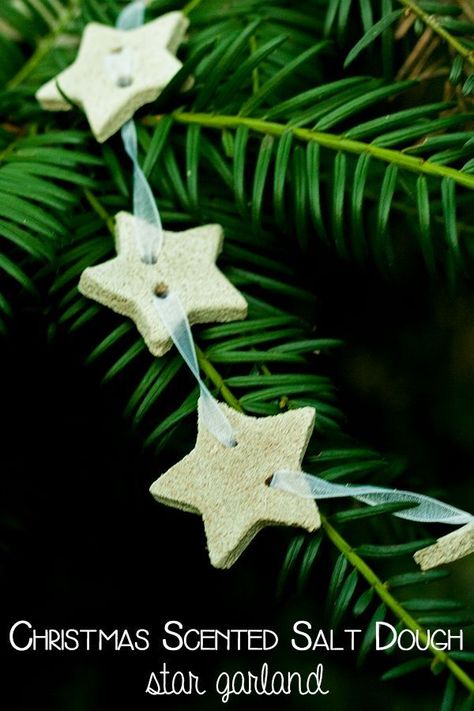 Create simple and beautiful decorations for the home with this Christmas scented salt dough recipe and star garland idea to use them. Salt Dough Decorations, Salt Dough Christmas Ornaments, Salt Dough Recipe, Salt Dough Ornaments, Dough Ornaments, How To Make Christmas Tree, Homemade Christmas Decorations, Christmas Scents, Easy Christmas Crafts