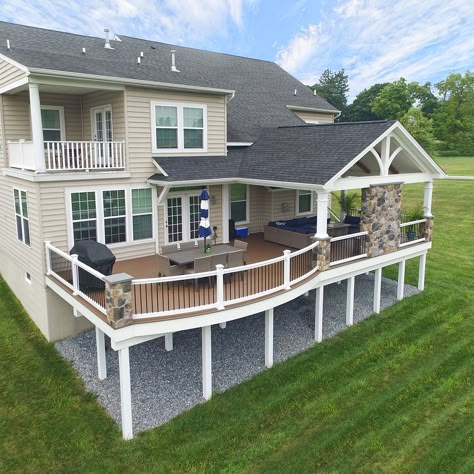 Antique Palm TimberTech Deck / Barnwood Porch - Avondale, PA | 733 Sq Ft | Keystone Custom Decks Deck Remodel, Deck And Patio, Screened Porch Designs, Patio Deck Designs, Sunroom Designs, Deck Designs Backyard, Backyard Renovations, Deck Projects, House Deck