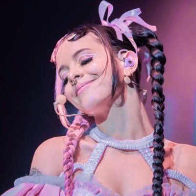 bailey ❦ AFTER SCHOOL on Twitter: "comeback to twitter bestie https://t.co/JKIJ30AWvB… " Tour Hairstyles, Melanie Martinez Hair, Melanie Martinez And Verde, Melanie Martinez Quotes, Melanie Martinez Makeup, Wwe Aesthetic, Melanie Martinez K12, Melanie Martinez Pfp, Circus Oc