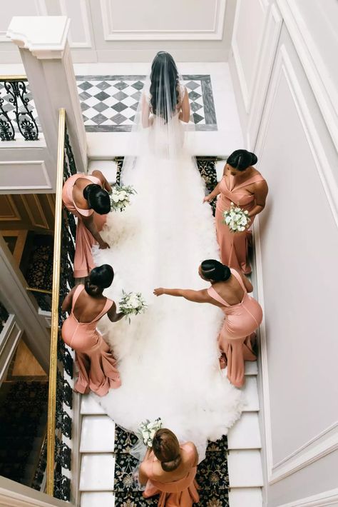 Bridesmaid Poses, Bridesmaid Pictures, Bridesmaid Photoshoot, Wedding Portrait Poses, Bridesmaid Getting Ready, Getting Ready Wedding, Wedding Picture Poses, Bridesmaids Photos, Bride Getting Ready