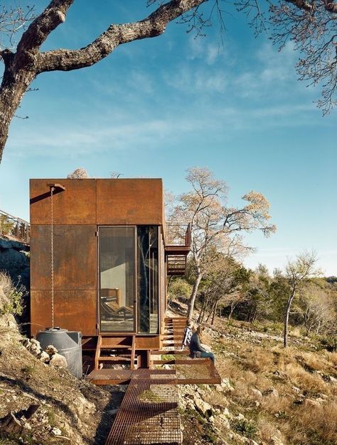 45 Shipping Container Homes That Are Beautiful and Feel Like Home Small Off Grid Cabin, Small Shipping Containers, Cabins In Texas, Shipping Container Pool, Shipping Container Design, Cargo Container Homes, Shipping Container Cabin, Lakeside View, Container Cabin