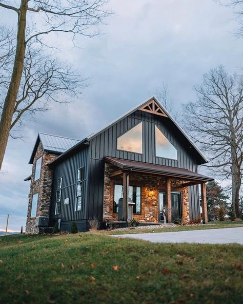 Brandywine Grove on Instagram: "What’s your favorite detail at The Overlook? 🤔" Brandywine Grove, Mountain House Exterior, Modern Mountain House, Barn House Design, Tiny House Community, Cabin Exterior, Barn Style House, Cabin In The Woods, Dream House Exterior