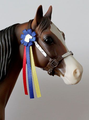 How to make breyer show ribbons! Diy Breyer Horse Stuff, Horse Projects, Ribbon Tutorial, Horse Show Ribbons, Horse Ribbons, Horse Crazy Girl, Bryer Horses, Toy Horses, Breyer Horse