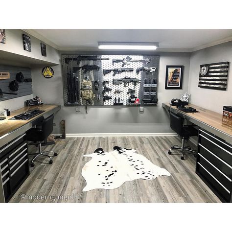 tag someone you know who would love to have a gun room like this 🔥 @gallowtech • #gunroom #safespace #gallowtech #mancave #cowhiderug Armory Room, Classy Man Cave, Reloading Room, Gear Room, Panic Rooms, Man Cave Room, Hunting Room, Home Bar Design, Man Cave Basement