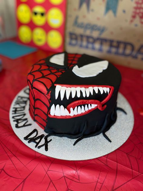 Venom Spiderman Birthday Party, Venom Cakes Birthdays, Spiderman And Venom Birthday Party, Spiderman Vs Venom Cake, Spider Man And Venom Cake, Spiderman Venom Birthday Party, Spider Man Venom Cake, Venom Cupcakes, Spiderman Birthday Party Cake