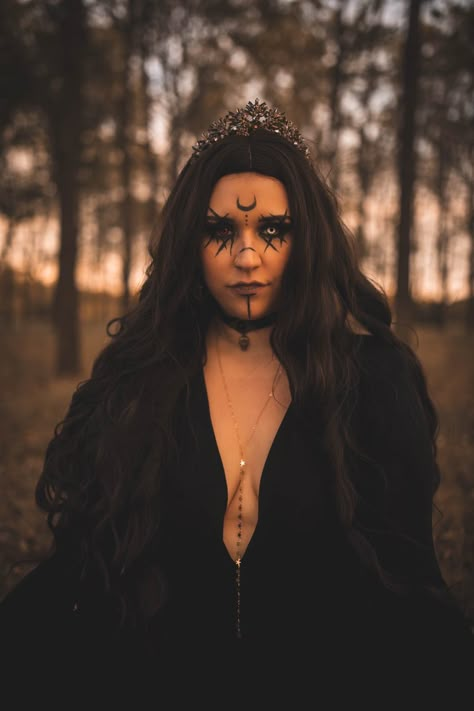 follow Jackson Light Photography on facebook Light Witch Costume, Coven Makeup Witches, Halloween Makeup Photoshoot, Bad Witch Makeup, Light Halloween Makeup, Make Up Bruja, Makeup Bruja Halloween, Coven Makeup, Diy Witch Makeup