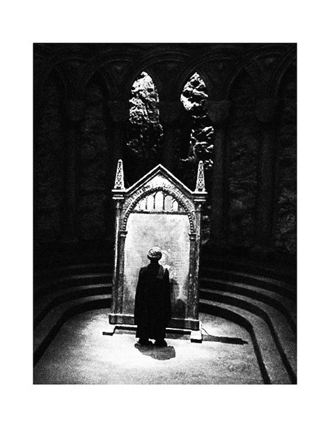 Harry Potter and the Philosopher’s Stone. The mirror of erised. Quirinus Quirrell Quirinus Quirrell Aesthetic, Professor Quirrell, The Mirror Of Erised, Book Rebinding, Mirror Of Erised, Harry Potter Pop, Rubeus Hagrid, Always Harry Potter, Philosopher's Stone