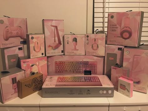 Razer Pink Setup, Female Gaming Setup, Razer Quartz, Streamer Room, Cheap Pc, Games Room Inspiration, Gaming Desk Setup, Pink Games, Gamer Setup