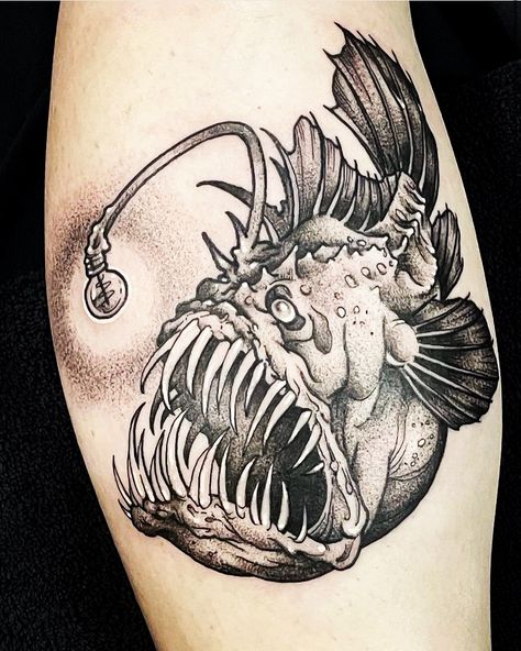 Lantern Fish Tattoo, Angry Animal Tattoo, Electric Eel Tattoo, Anglerfish Drawing, Crayfish Tattoo, Ocean Creatures Tattoo, Anglerfish Tattoo, Sea Monster Tattoo, Angler Fish Drawing