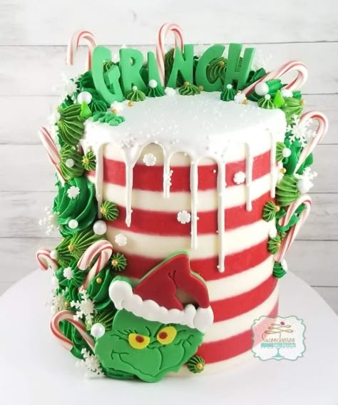 Easy Grinch Cake Ideas, Grinch First Birthday Cake, Grinch 3rd Birthday Party, Grinch Birthday Cake Kids, Grinch Birthday Cake Ideas, Grinch Smash Cake, Grinch Cupcake Cake, Grinch Birthday Party Cake, Whoville Cake