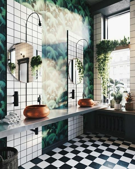 Eclectic bathroom Tropical Bathroom, Eclectic Bathroom, Bad Inspiration, Cottage Bathroom, Bathroom Plants, Boho Bathroom, Trendy Bathroom, Bath Room, Bathroom Wallpaper