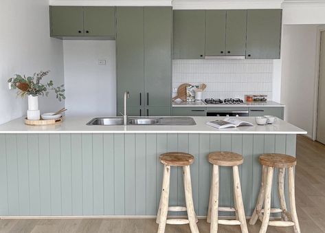 7 tips for updating your kitchen: Best cosmetic kitchen upgrades Sage Kitchen, Timber Kitchen, Sage Green Kitchen, Instagram Kitchen, Green Kitchen Cabinets, Kitchen Refresh, Popular Kitchens, Green Cabinets, Kitchen Upgrades