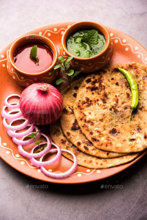 Pyaj Paratha, Bengali Thali, Hindi Food, Indian Fast Food, Marathi Culture, Indian Thali, Plating Food, Indian Food Photography, Variety Food