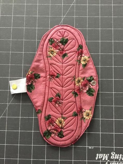 Cloth Menstrual Pads Diy, Feminine Pad, Sanitary Towels, Cloth Menstrual Pad, Maxi Pad, Scrap Fabric Projects, Reusable Pad, Menstrual Pads, Fabric Ideas