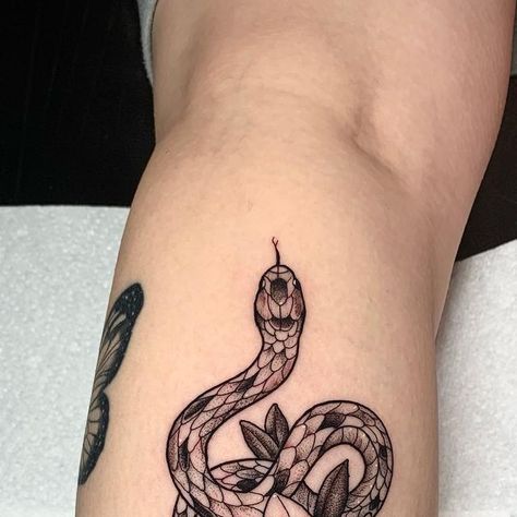 Claire Rudhall on Instagram: "Snake from today, thank you @hashbash5590 ☺️ #snaketattoo #tattoo #flowertattoo" Hognose Snake Tattoo, Taurus Art, Hognose Snake, Snake Tattoo, Tattoos And Piercings, Paw Print Tattoo, Flower Tattoo, Art Tattoo, Tatting