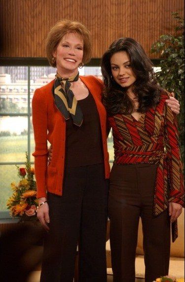 Mary Tyler Moore (L) guest-stars as a local news anchor in the "Sweet Lady" with Mila Kunis #that70sShow Jackie 70s Show Outfits, Jackie 70s Show, 70s Aethstetic, Decade Outfits, That 70s Show Outfits, 70s Show Outfits, Jackie Burkhart Outfits, Jackie That 70s Show, 1970s Outfits